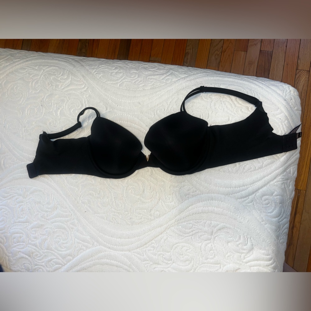 Victorias Secret Womens Bra Size 32DD Lined Demi Black Adjustable Gold V